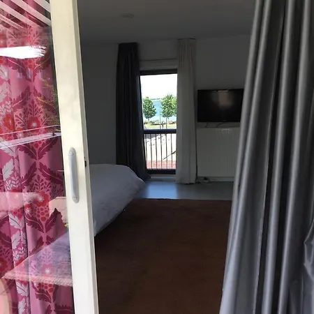 Waterfront Penthouse Nocleg ze śniadaniem *
